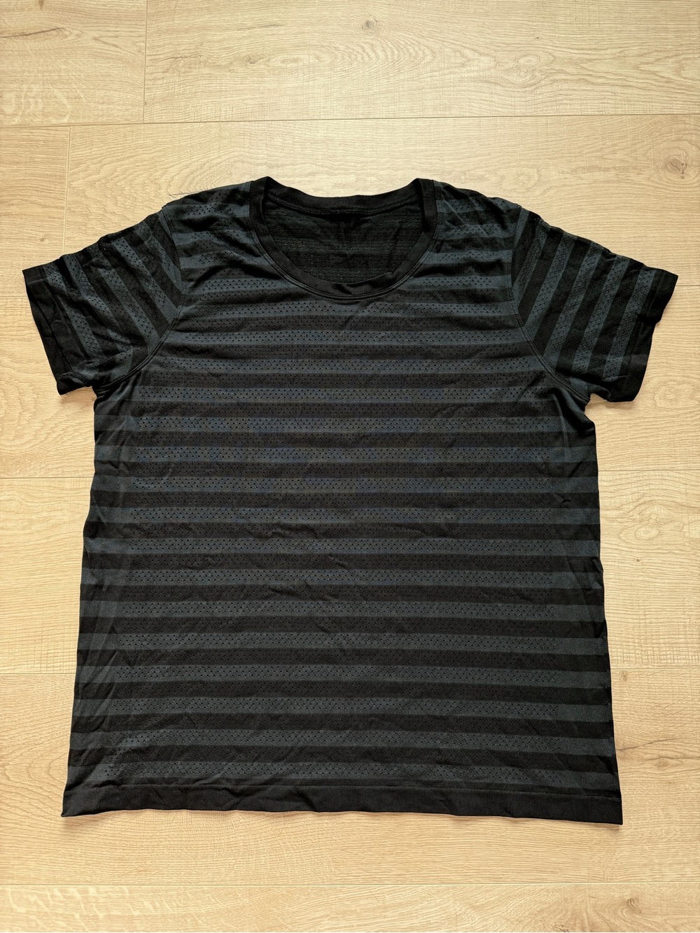 Lululemon Athletica Men’s Fast & Free Perforated Black Grey Striped Tee Shirt